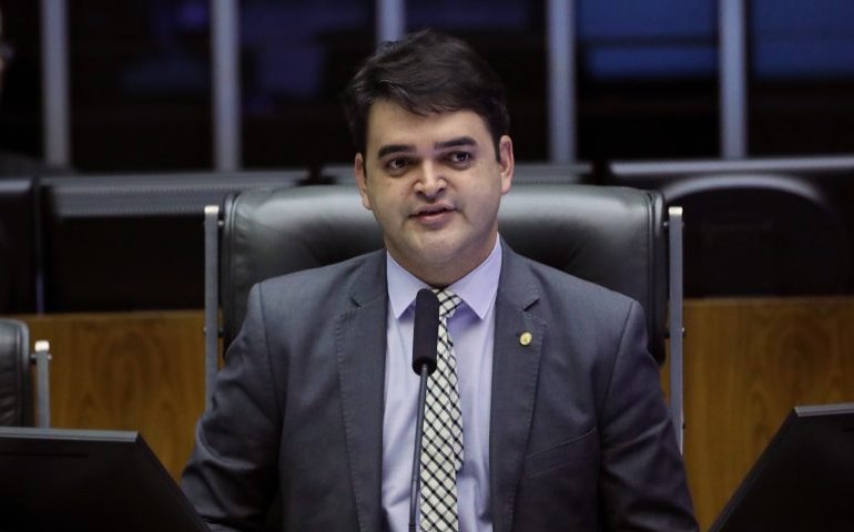 Projeto determina o registro em cartório do contrato de convivência em união estável