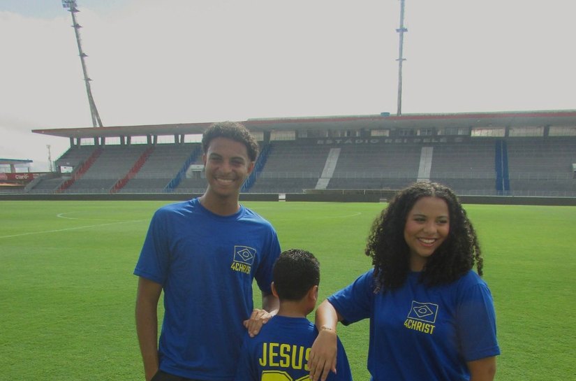 Empreendedora alagoana une fé e paixão pelo futebol em coleção para a Copa de 2026