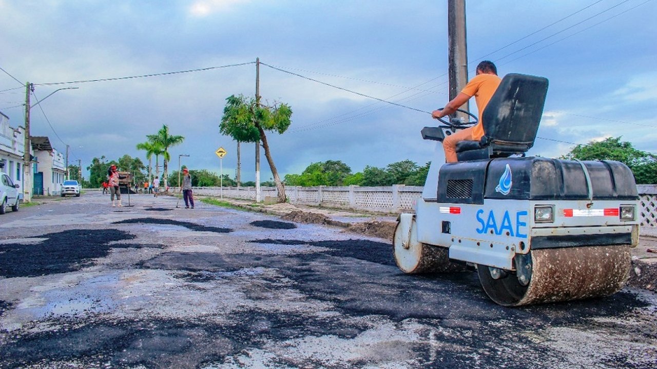 Prefeitura de Penedo recupera pavimentação da Rodovia Mário Freire Leahy