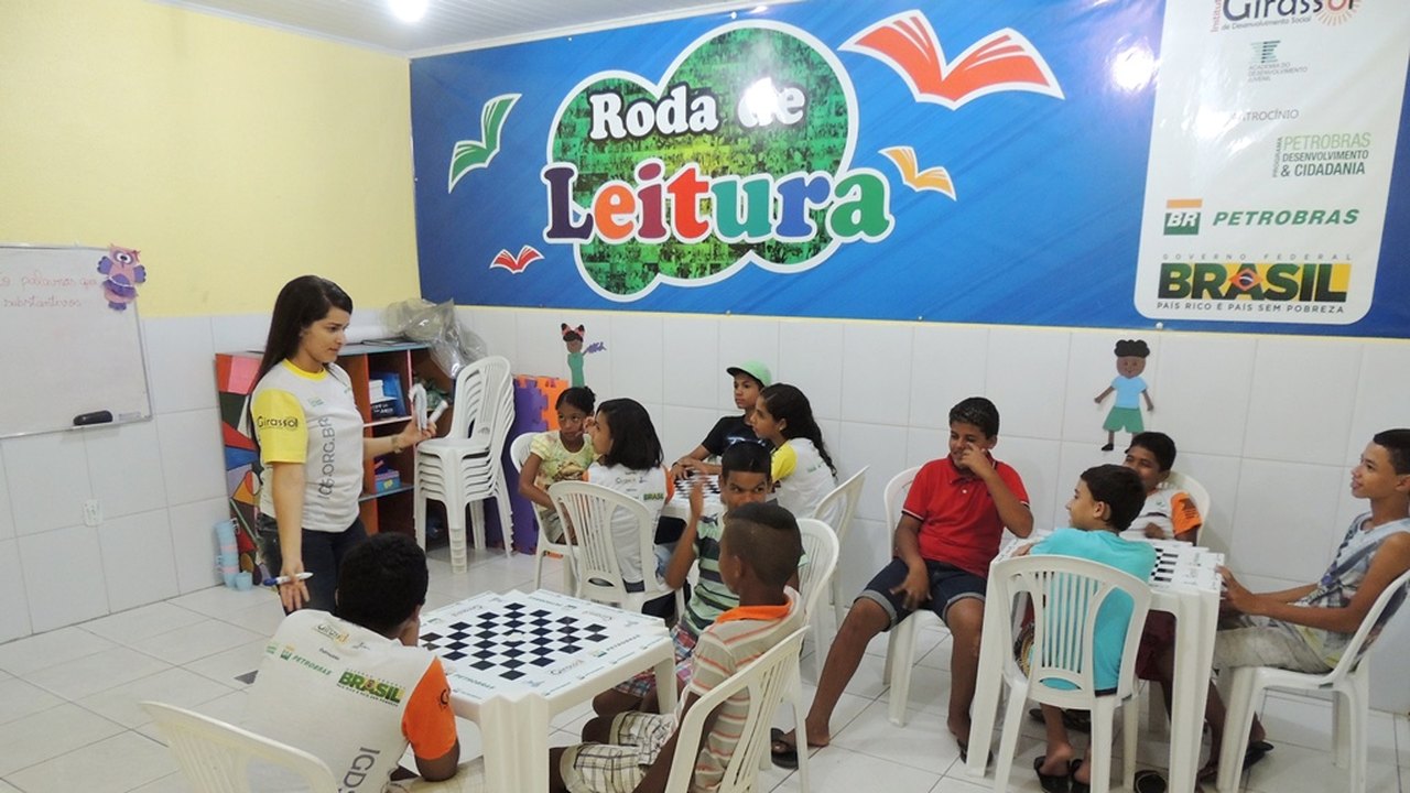 Apoio educacional é ofertado aos alunos pelo Instituto Girassol
