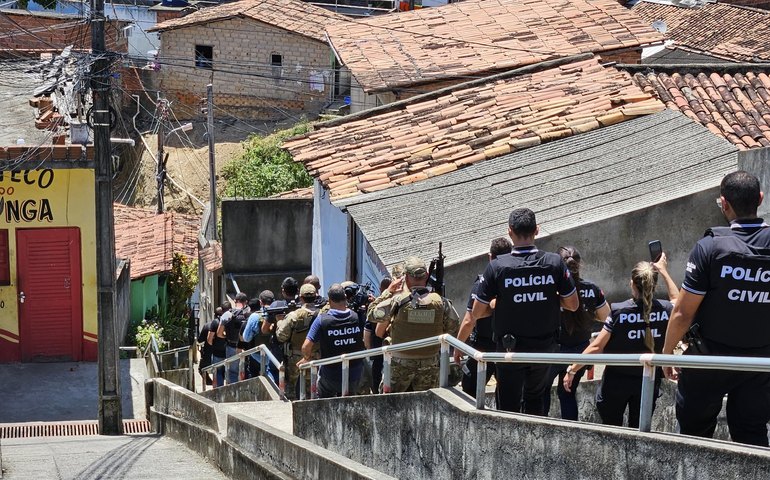 SSP nas ruas: Operação Satus prende 17 acusados de crimes em Maceió