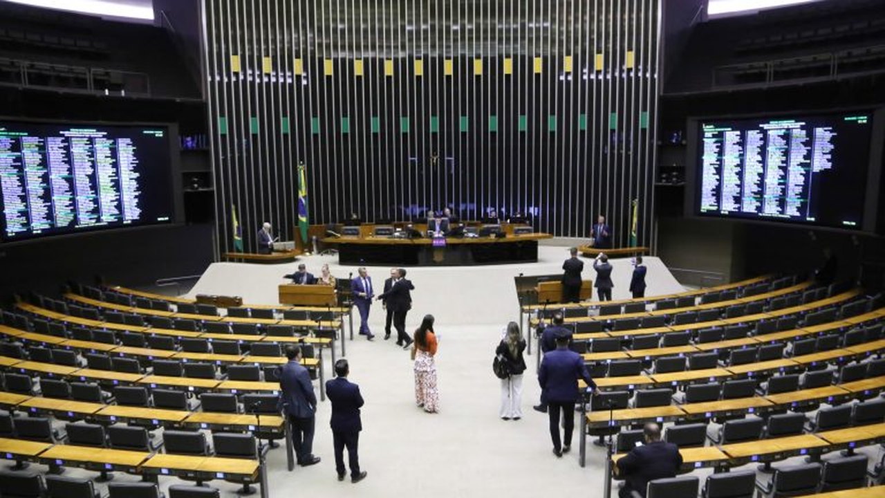Dez frentes parlamentares cobram aprovação de projeto contra devedor contumaz