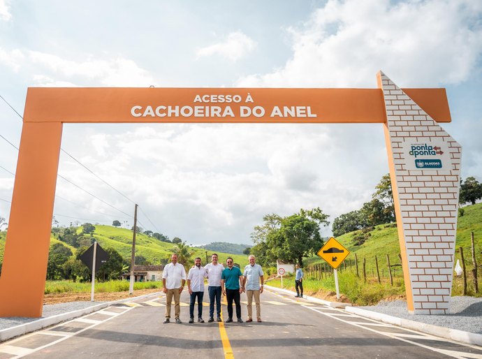 Governo de Alagoas entrega novo acesso à Cachoeira do Anel e pavimentação de ruas em Viçosa