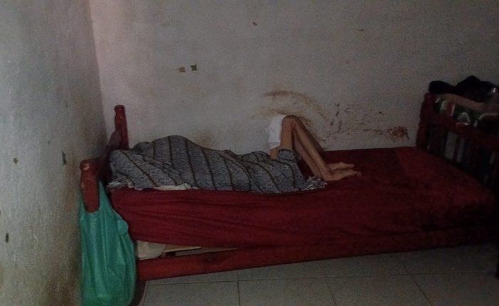 Mulher estava abandonada em condições insalubres