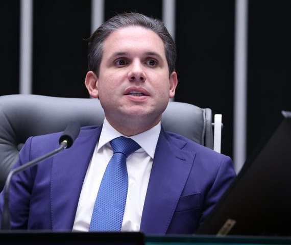 Federação do PT-PCdoB-PV anuncia apoio à reeleição de Motta na presidência da Câmara