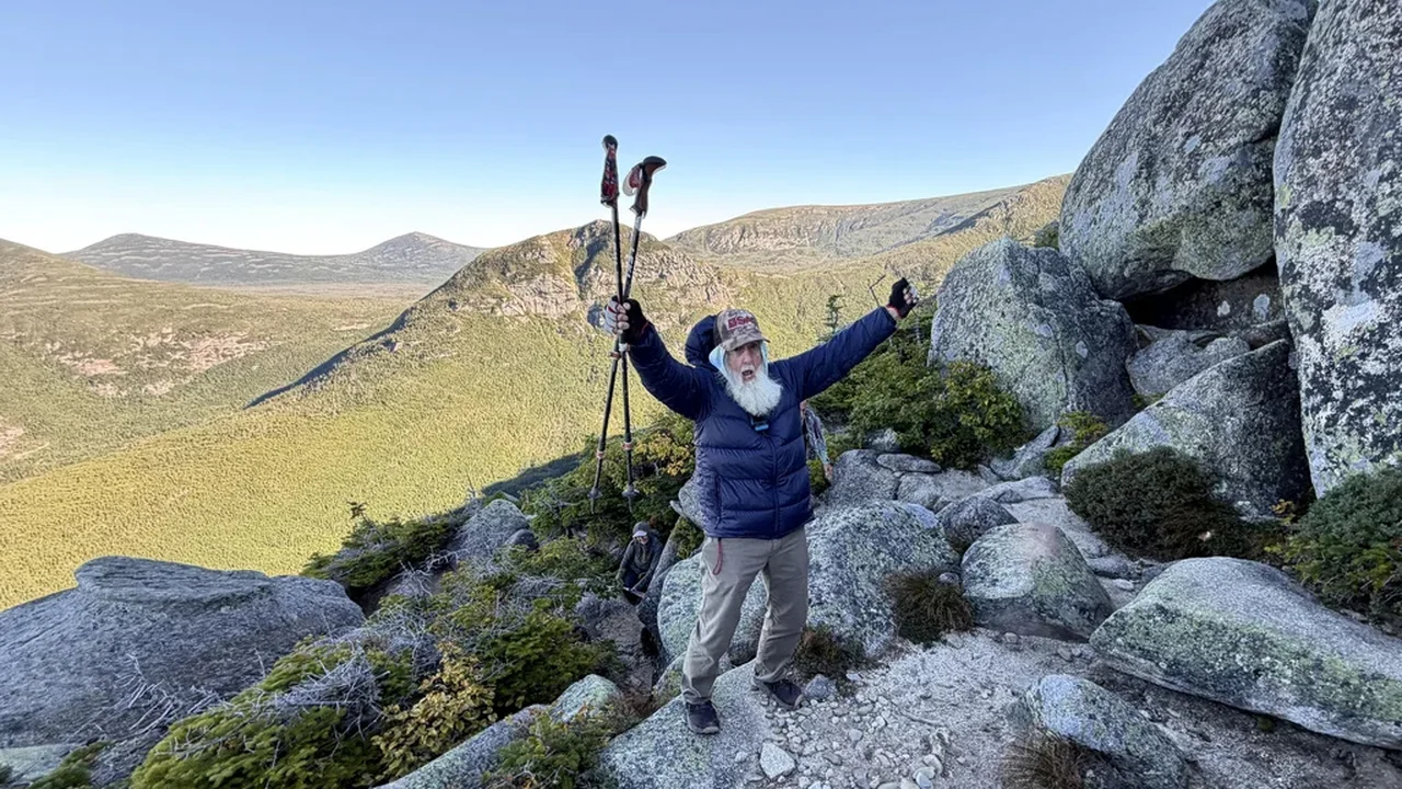 Aos 91 anos, Dale 'Barba Cinzenta' Sanders recupera o recorde de caminhante mais velho a completar a Trilha dos Apalaches.