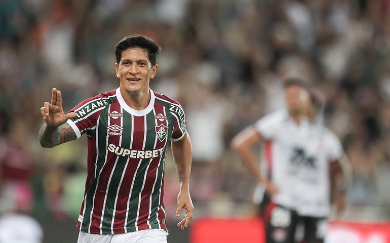 Fluminense domina, mas sofre gol no final e empata com o Vitória no Brasileirão