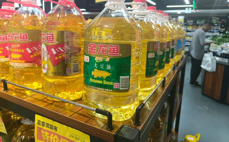 China investiga se óleo de cozinha foi transportado em caminhões de combustível