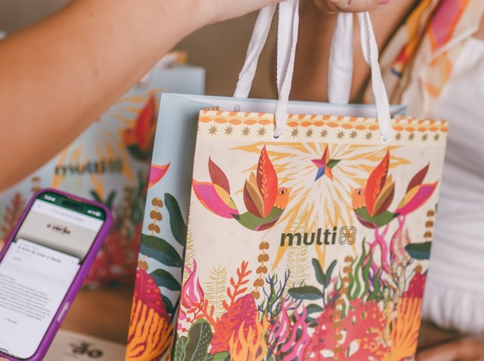 Ainda dá tempo: promoção de verão do Parque Shopping oferece cangas exclusivas com estampas de artista alagoana