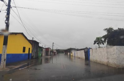 Prefeitura dá suporte e abre abrigo para famílias atingidas pelas chuvas em Murici  