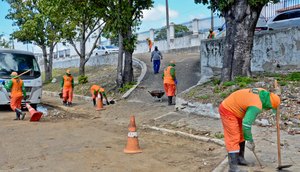 Serviço de limpeza nos cemitérios