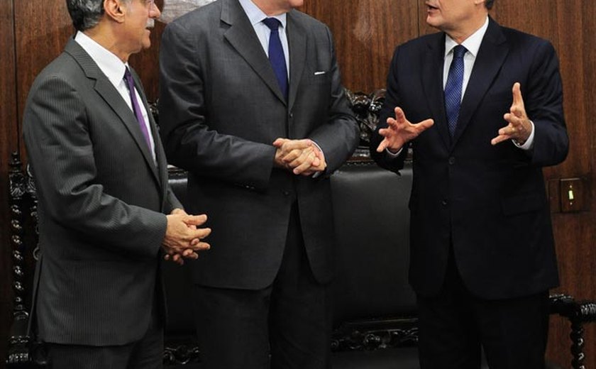 Renan sugere a ministro independência do Banco Central