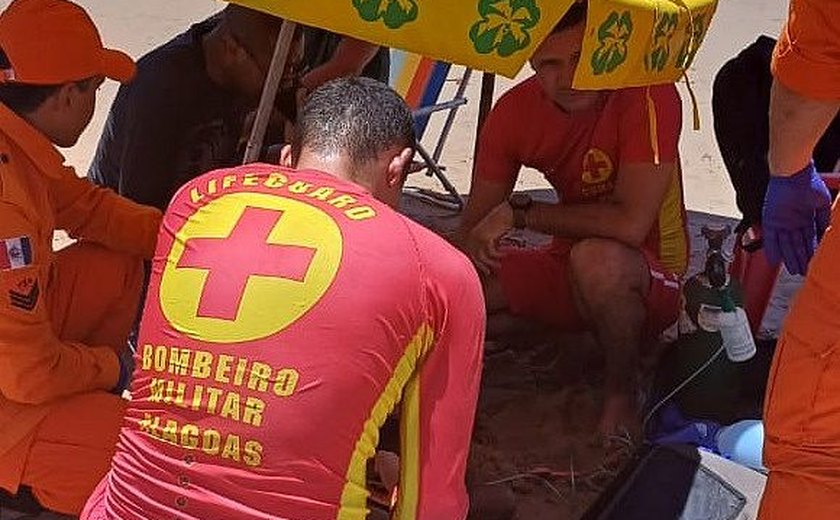 Guarda-vidas socorrem vítima de afogamento na Praia de Guaxuma