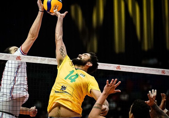 Seleção Brasileira de vôlei masculino perde da França na Liga das Nações