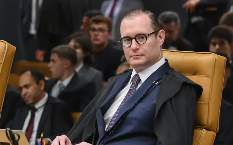 Veja a íntegra do voto do ministro Cristiano Zanin para tornar réus Bolsonaro e mais sete