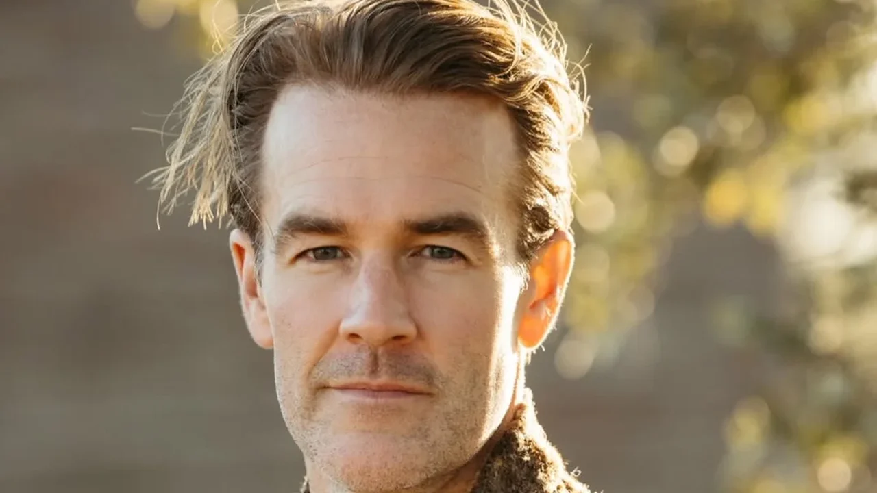 Katie Holmes homenageia James Van Der Beek após morte do ator: 'Coração pesado'