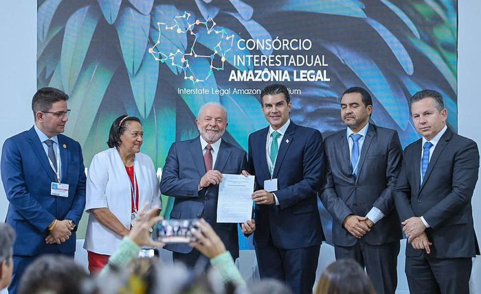 Lula recebeu uma carta de compromissos do consórcio de governadores dos nove estados da Amazônia Legal