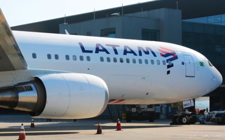 Latam vai demitir 2,7 mil pela internet até o fim da semana