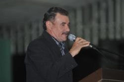Autoridades discursam no Castelo do Desfiladeiro
