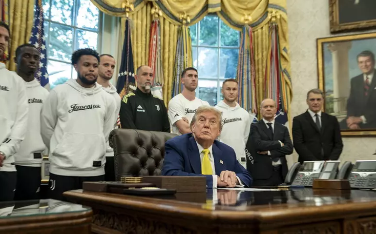 Atacante da Juventus critica reunião 'estranha' com Trump