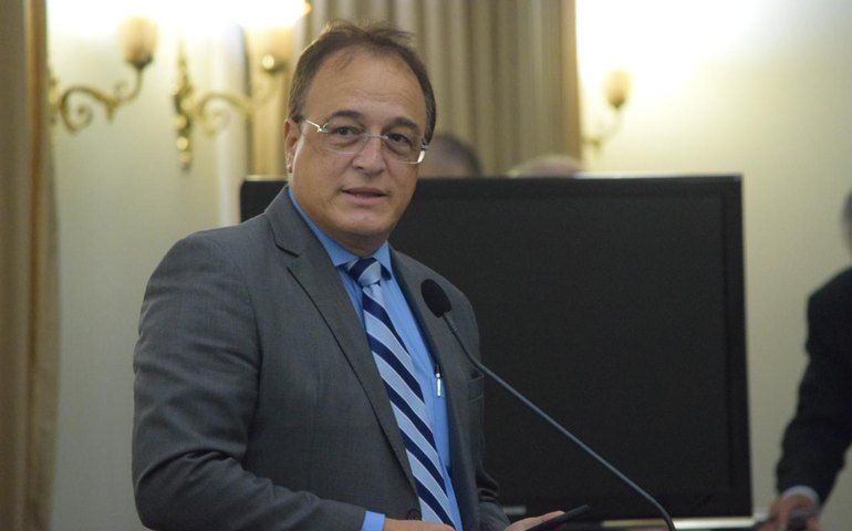 Galba Novaes destaca assinatura de convênio que oferece carência para empréstimos consignados