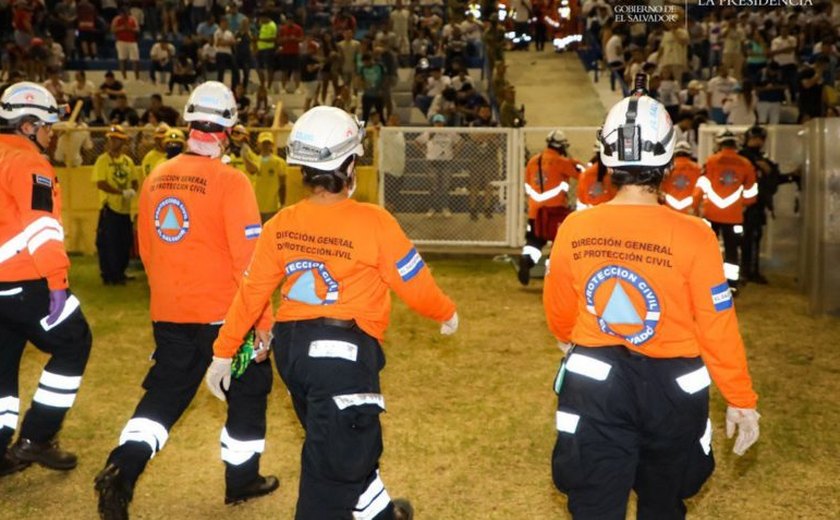 Tumulto em estádio de futebol em El Salvador deixa 12 mortos
