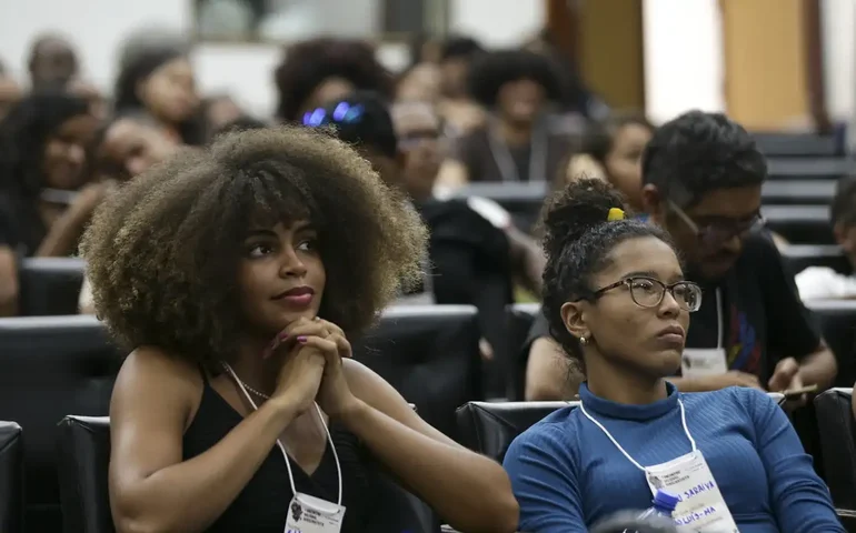 Pós-graduação “ainda é concentrada na população branca”, aponta estudo