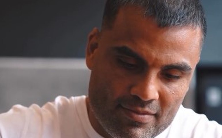 Zagueiro do Inter, Mercado passa por cirurgia após grave lesão e promete 'voltar mais forte'