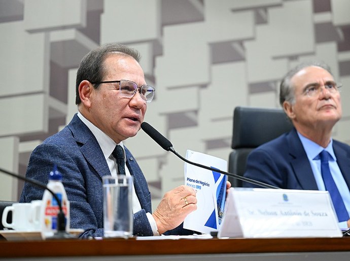 Em audiência na CAE, senadores cobram transparência sobre situação do BRB
