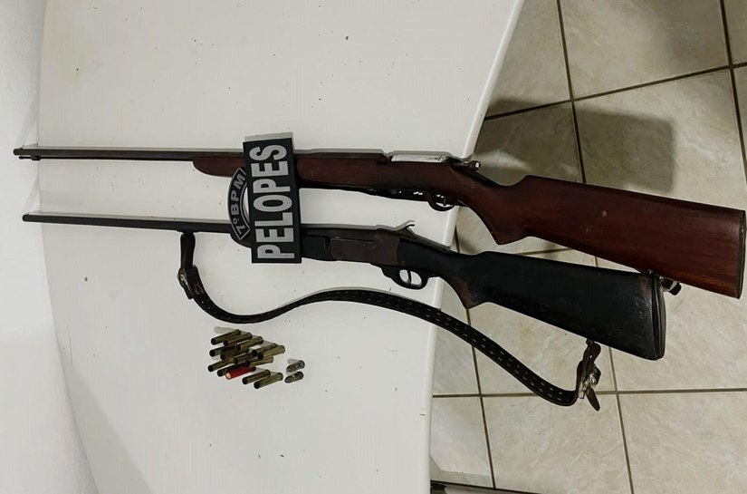 Ações operacionais da PM apreendem armas de fogo e recuperam veículo
