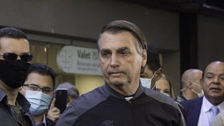 Bolsonaro faz cara feia, mas não diz que vetará aumento do “Fundão”
