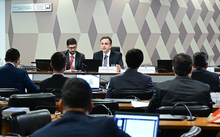 Debatedores criticam regras contratuais do novo Código Civil