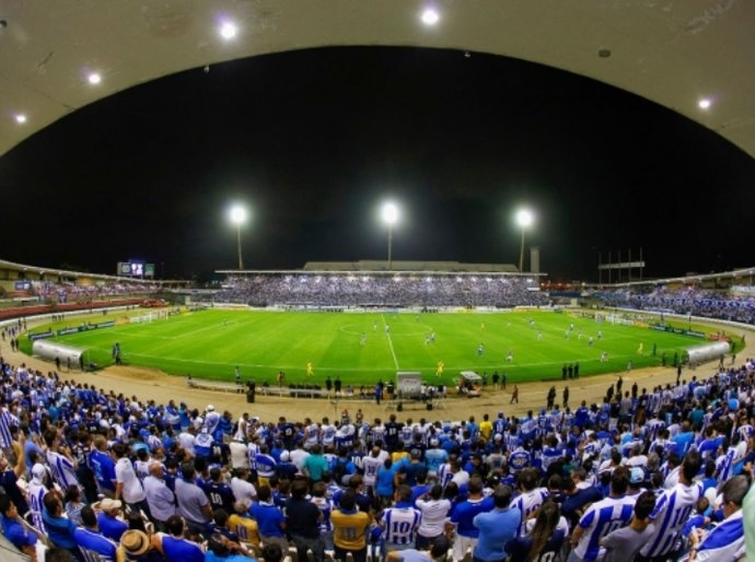 Governador sanciona lei que autoriza bebidas alcoólicas em eventos esportivos