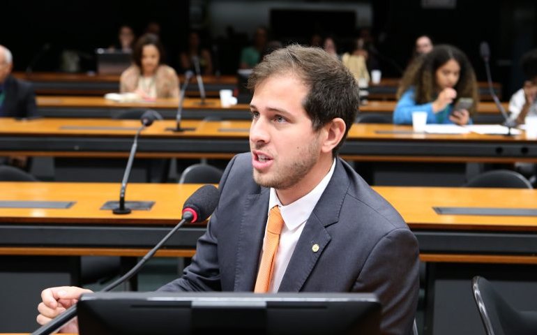 Comissão aprova admissibilidade de PEC que define água potável como direito fundamental