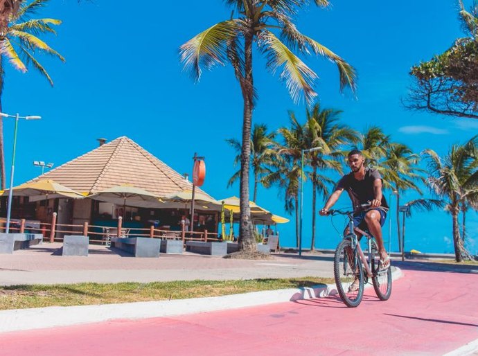 Orla vai ganhar 10 km de ciclofaixa aos domingos com ação da Prefeitura e Carajás