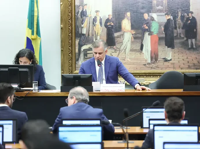 CCJ da Câmara aprova fim da aposentadoria como punição para juízes