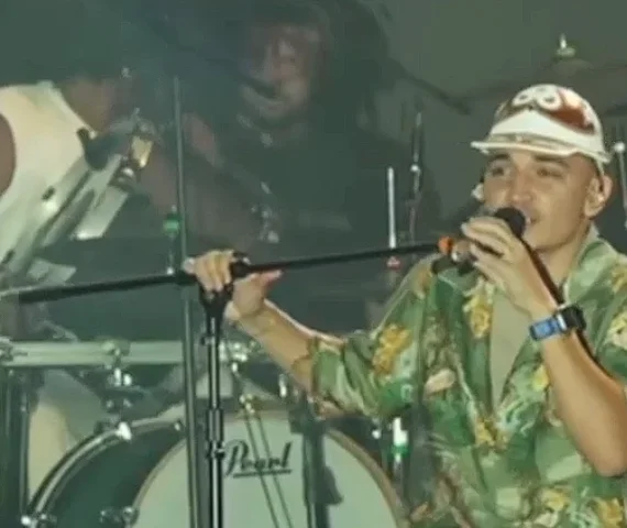 João Gomes se emociona em Maceió e presta homenagem a Kara Veia, ícone da vaquejada alagoana