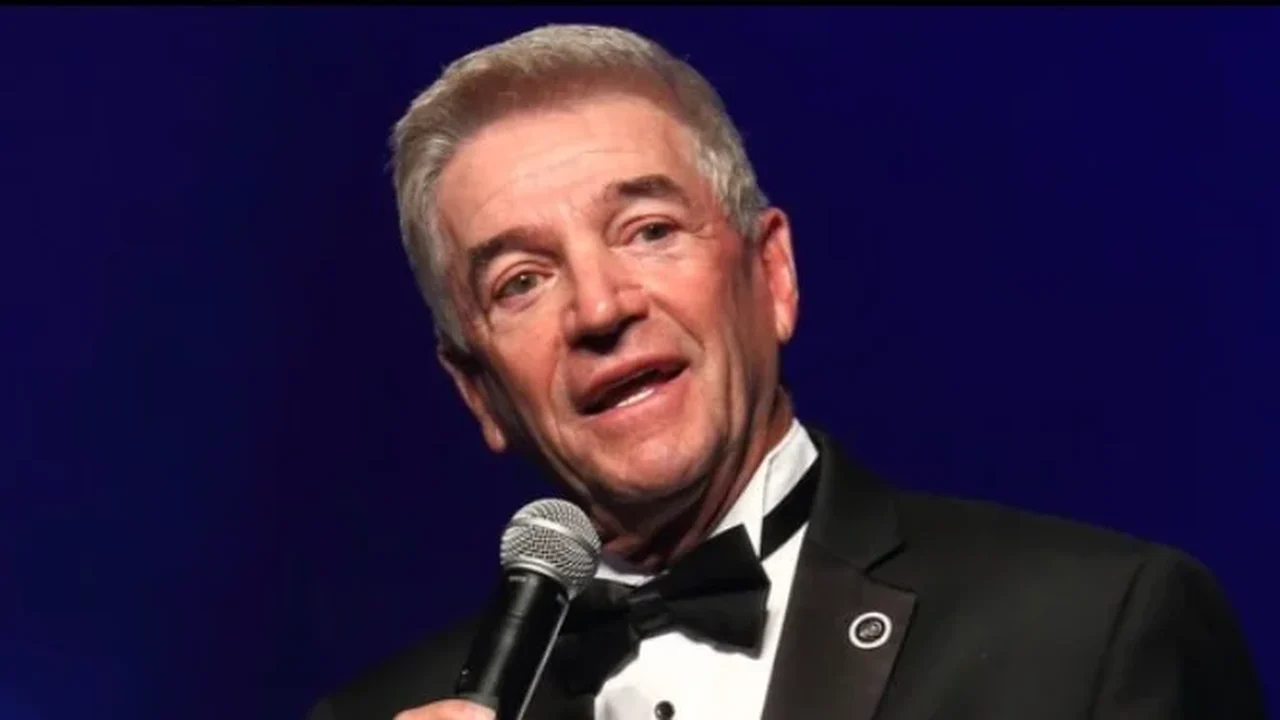 Tom Dreesen, pioneiro do stand-up e amigo de Frank Sinatra, morre aos 86 anos
