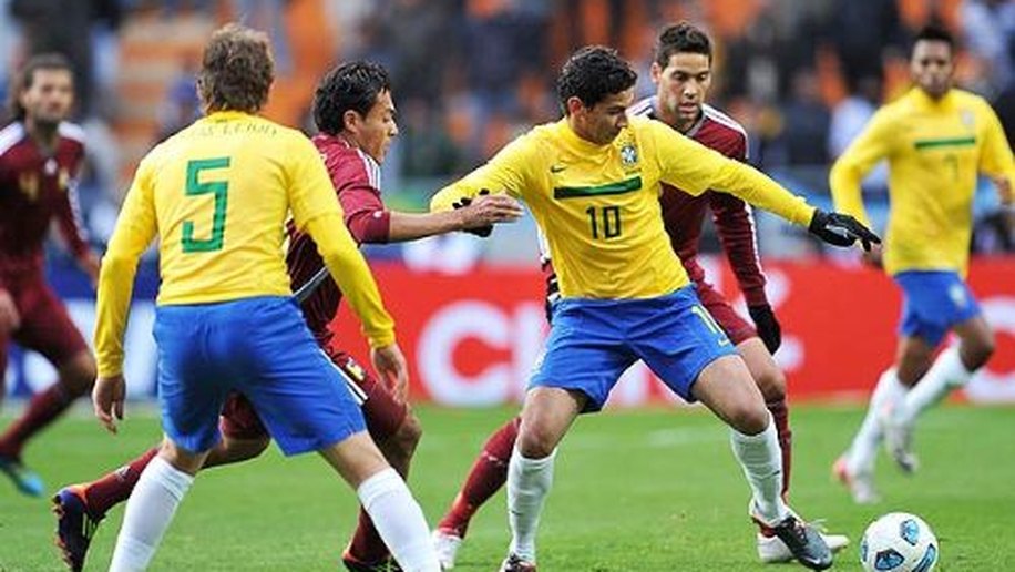 Ganso ganha respaldo da Seleção contra atuação irregular