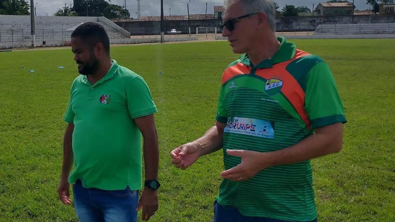 Presidente do Coruripe apresenta Luis Carlos Cruz como novo técnico do Hulk Praiano