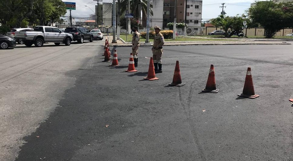 Trânsito em avenida da Zona Sul de Aracaju continua bloqueado nesta quinta-feira / Foto: Foto: SMTT/Divulgação