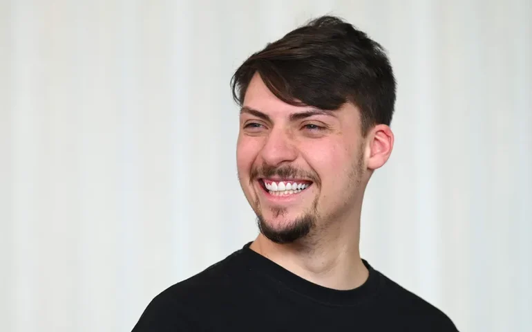 Em visita a Bolsonaro, Jair Renan relata jejum e sonolência: 'Meu pai não está bem'