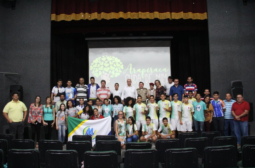 Estudantes arapiraquenses destaque no JEAL são homenageados