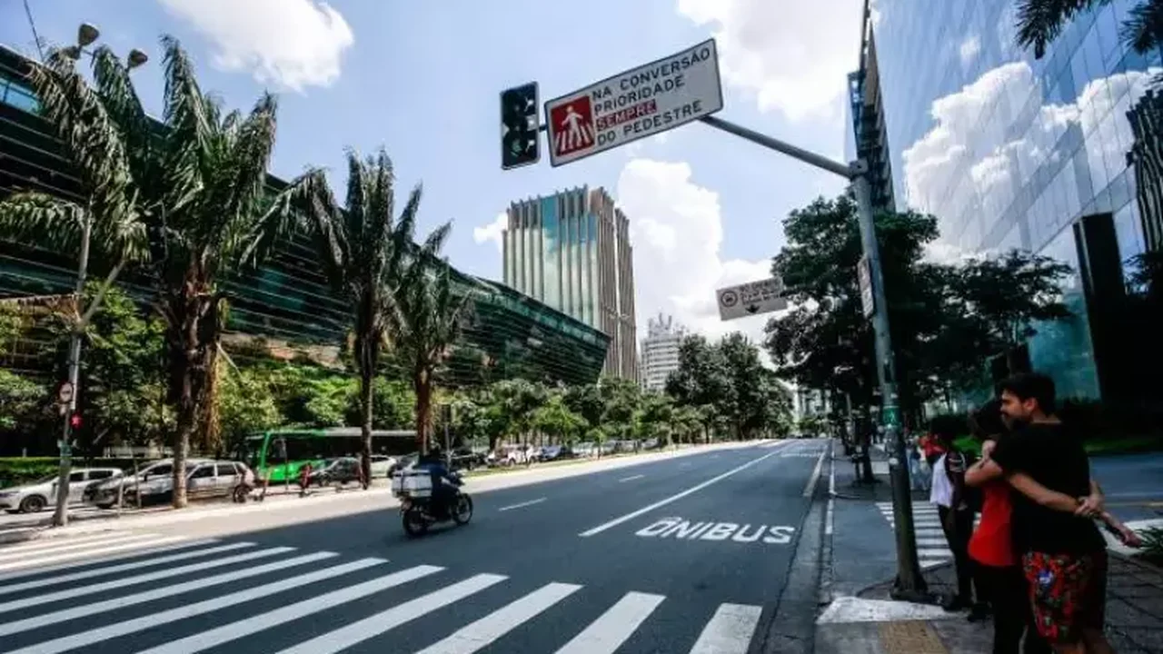 Avenidas Faria Lima, Sumaré e do Estado terão corredor exclusivo para motos