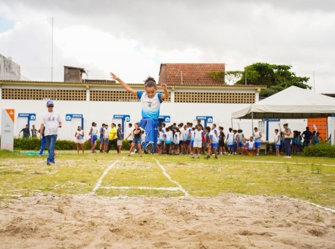 Gigantão Vila Olímpica recebe torneio de atletismo escolar