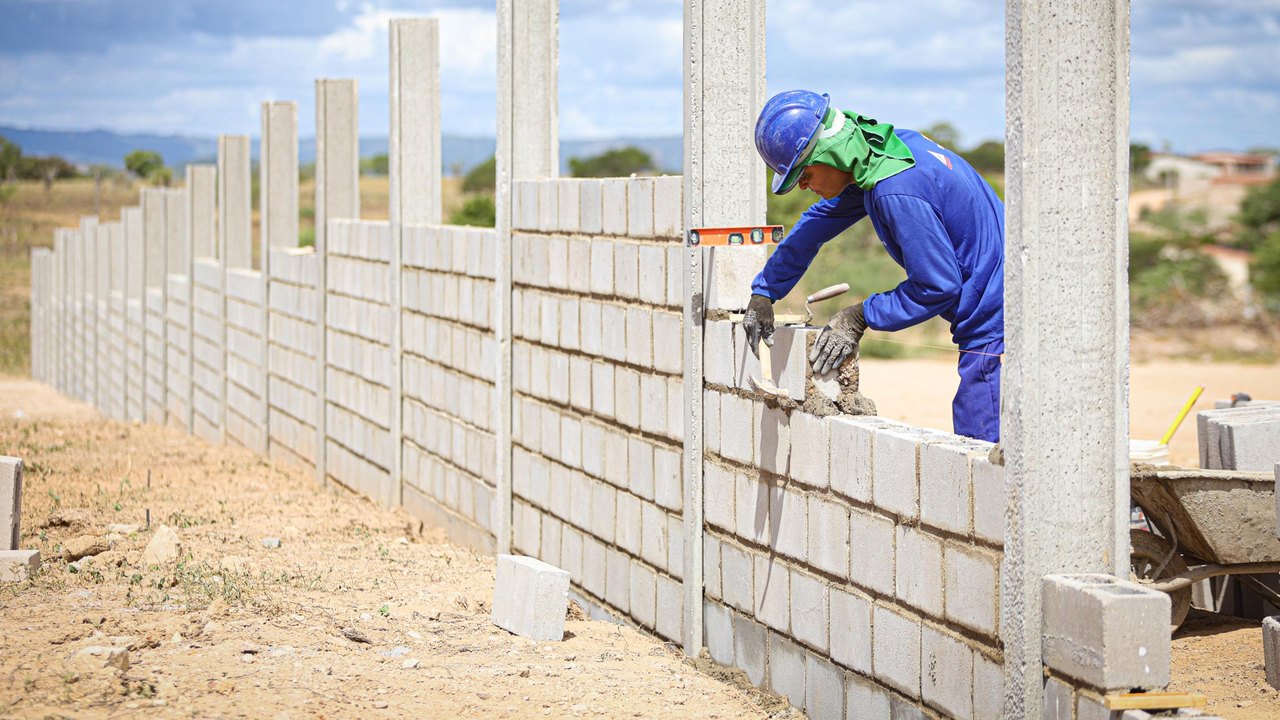 Governo de Alagoas inicia construção de nova Escola do Coração em Minador do Negrão