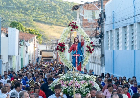 Procissão terrestre e fluvial marcam o encerramento da Festa de Bom Jesus dos Navegantes em Traipu