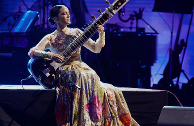 Ingressos à venda: Sitarista mais famosa do mundo se apresenta em Curitiba em março