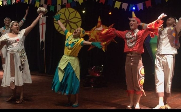 Companhia Teatral Mestres da Graça apresenta espetáculo 'Bandeira de São João' selecionado em edital