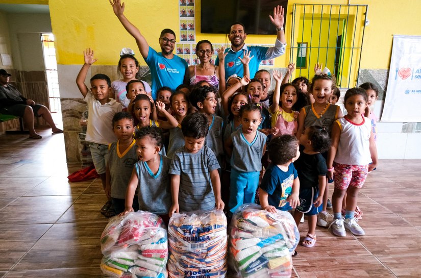 Alagoas sem Fome doa 1 tonelada de alimentos não perecíveis a instituição em Maceió
